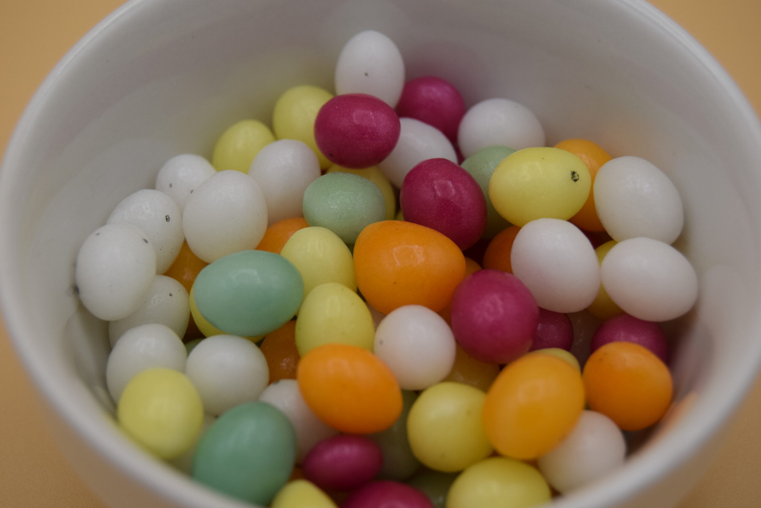 Mini paaseitjes pasen paasei taart cupcake snoepjes